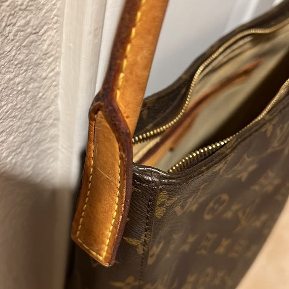 Louis Vuitton GM Loop Bag ~Authentic~ - Picture 4 of 16
